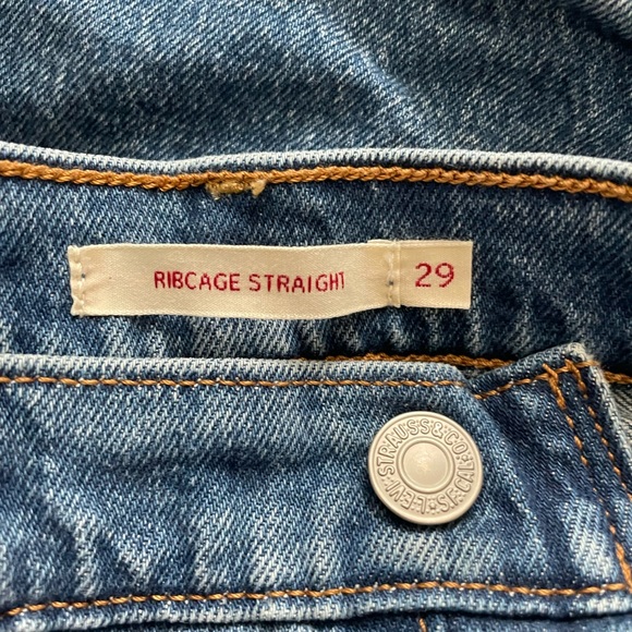 Levi’s Ribcage Jeans -  Excellent Used Condition - Picture 4 of 8